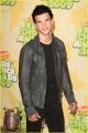 taylor-lautner-kids-choice-awards-01